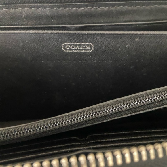 Coach Black signature leather Wallet with Silver Accents zipper around - Picture 7 of 11
